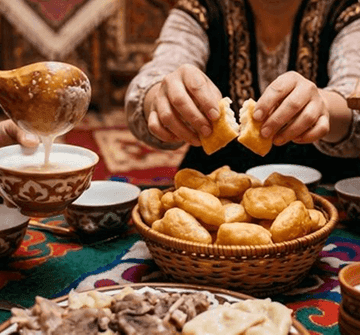 Баурсаки на традиционном столе